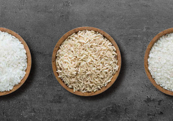 Sesión fotográfica de cuencos de arroz para composición de diseño publicitario de flyer