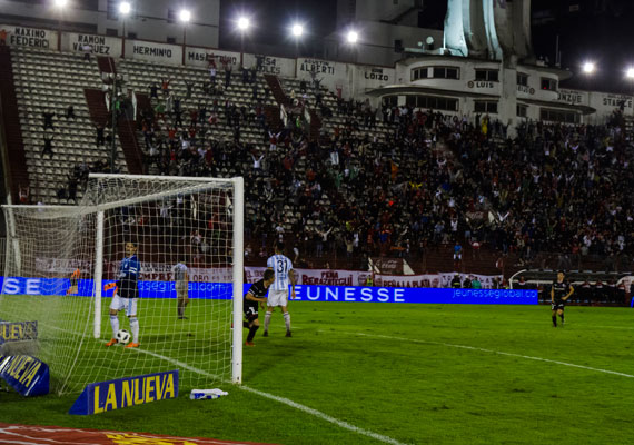 Fecha 25, Superliga de futbol argentino. Segundo tiempo, gol de Nicolas Silva. Estadio Tomas A. Ducó, Buenos Aires, el 28 de abril de 2018. PABLO FERRAUDI/ARGRAESCUELA.